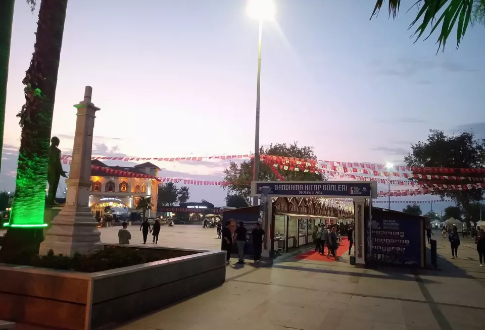 Balıkesir'in Bandırma ilçesinin meydanı