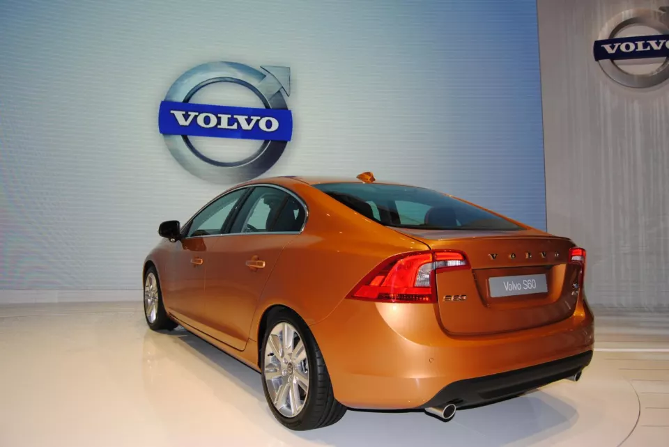 Fuarda sergilenen Volvo S60 otomobil