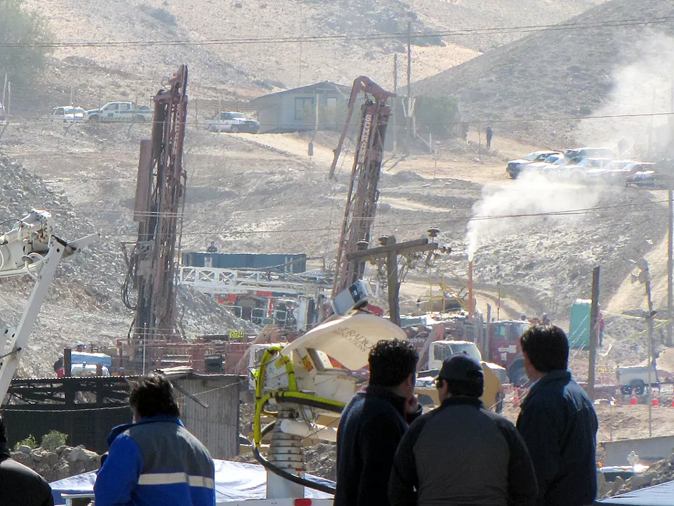 Atacama Çölü'nde San José Madeni'nin girişi ve çevresi