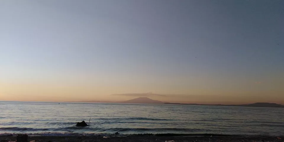 Karlı Süphan Dağı ve önünde Van Gölü