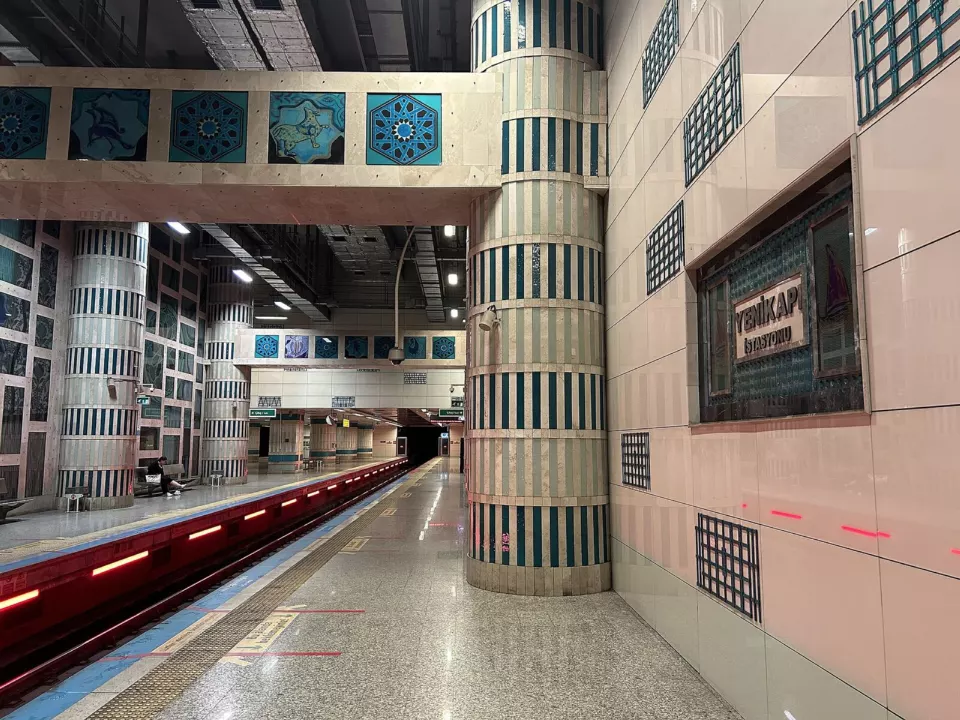 Yenikapı metro istasyonunun peronu